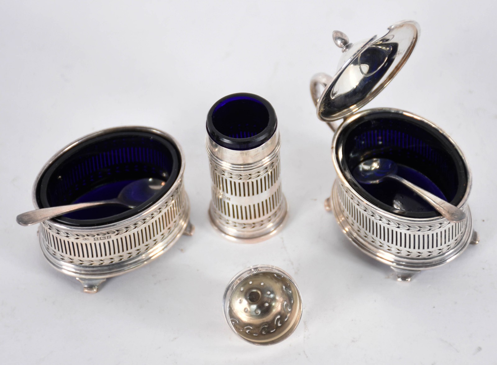 Conjunto de prata contrastada para sal, pimenta e mostarda, interior... - foto 5 de 6