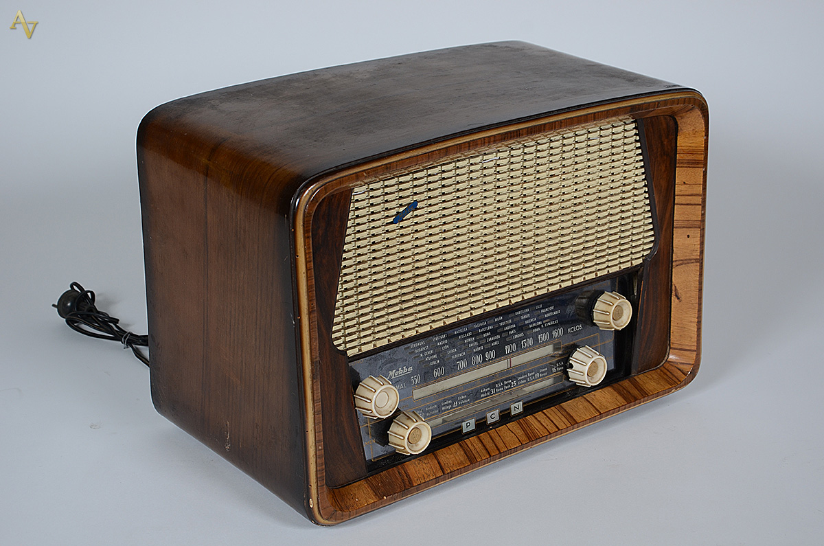 Antigo rádio Art Deco, marca MOBBA, com caixa de madeira. Medidas 49... - foto 2 de 2