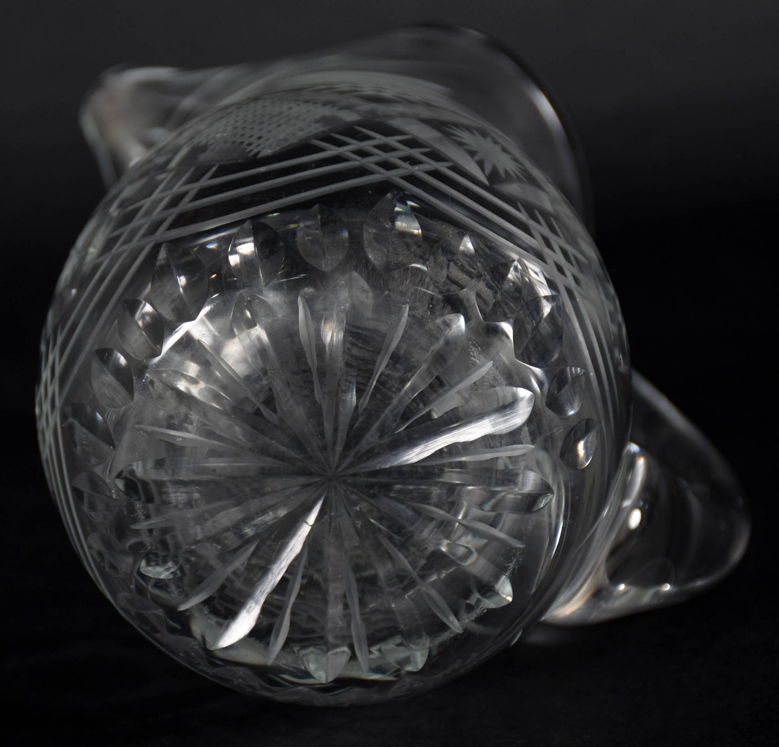 Conjunto de cristal com diversas lapidações, sendo 11 taças lisas... - foto 5 de 6