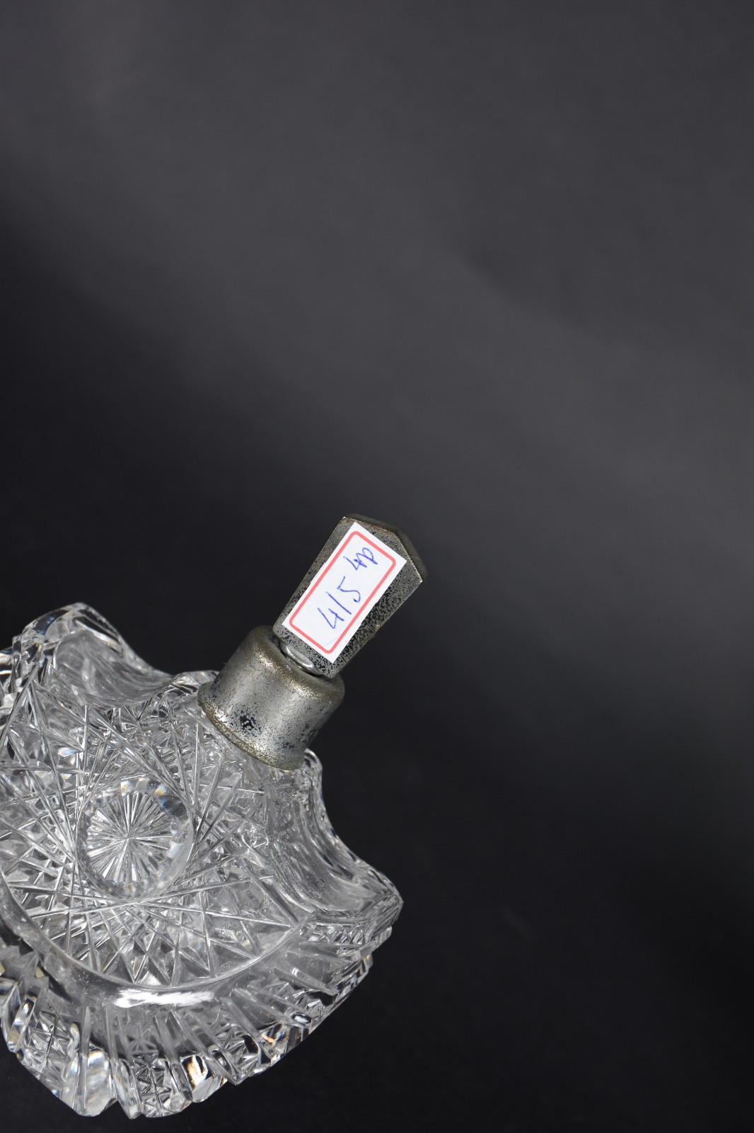 Quatro perfumeiros diversos de vidro. - foto 5 de 5