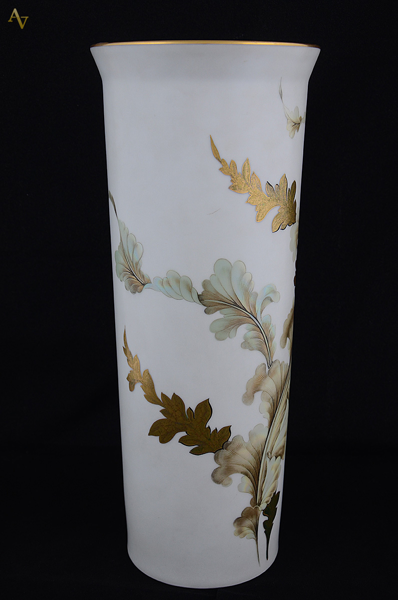 Vaso de porcelana alemã Heinrich assinado e numerado, folhagens com... - foto 2 de 3