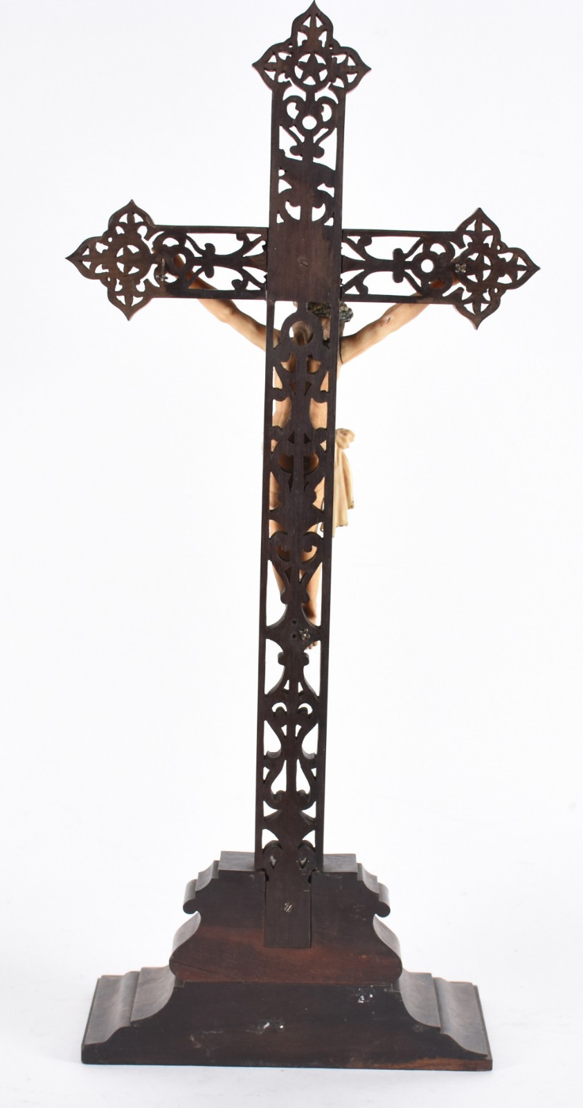 Belíssimo crucifixo de madeira entalhada com figura de Cristo de... - foto 7 de 7