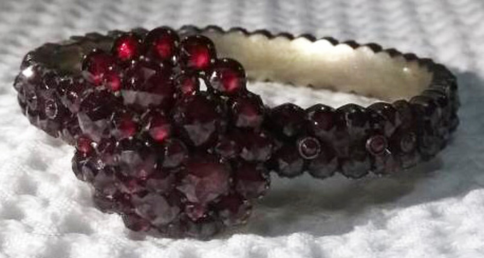 Pulseira estilo Império com rosetas de granada e prata (antigo... - foto 1 de 5