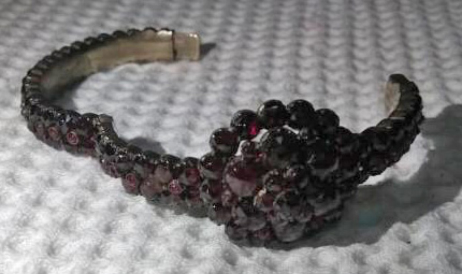 Pulseira estilo Império com rosetas de granada e prata (antigo... - foto 2 de 5