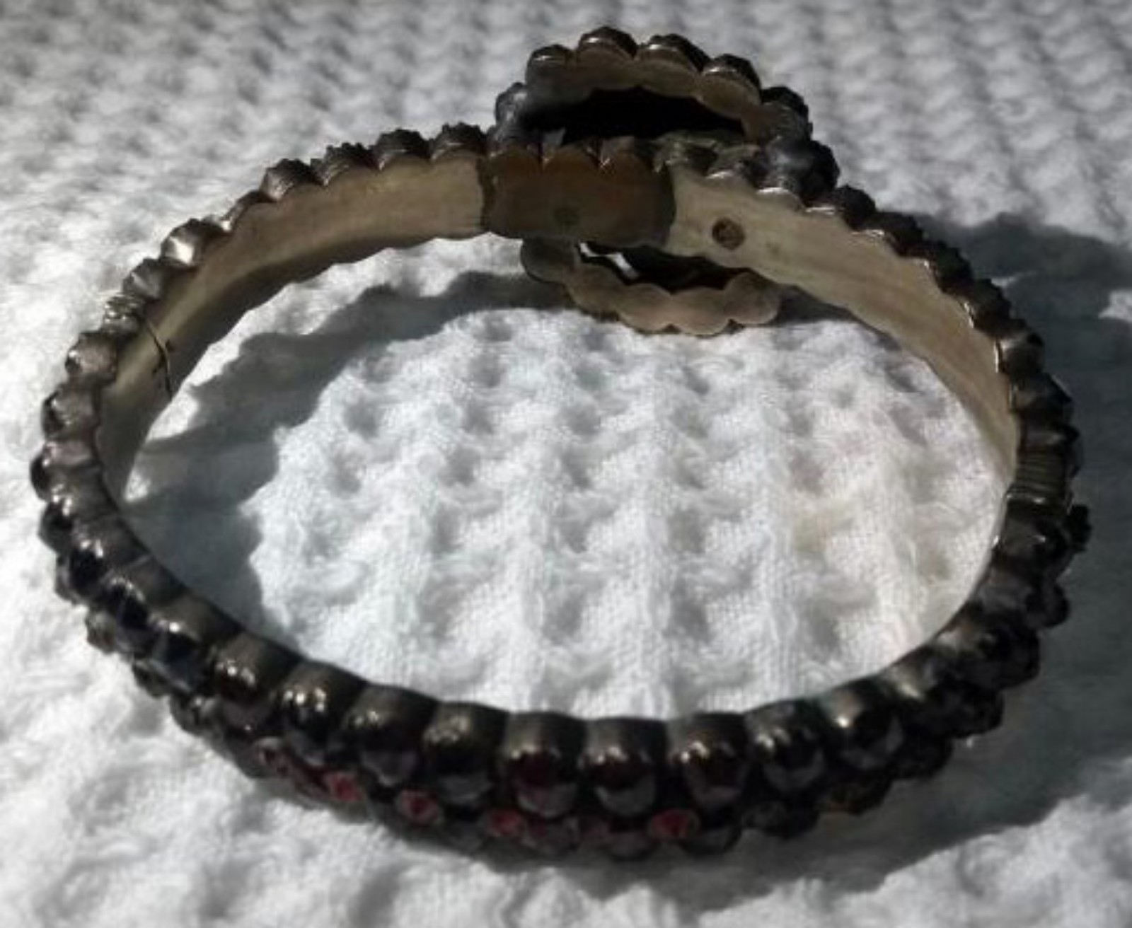 Pulseira estilo Império com rosetas de granada e prata (antigo... - foto 3 de 5