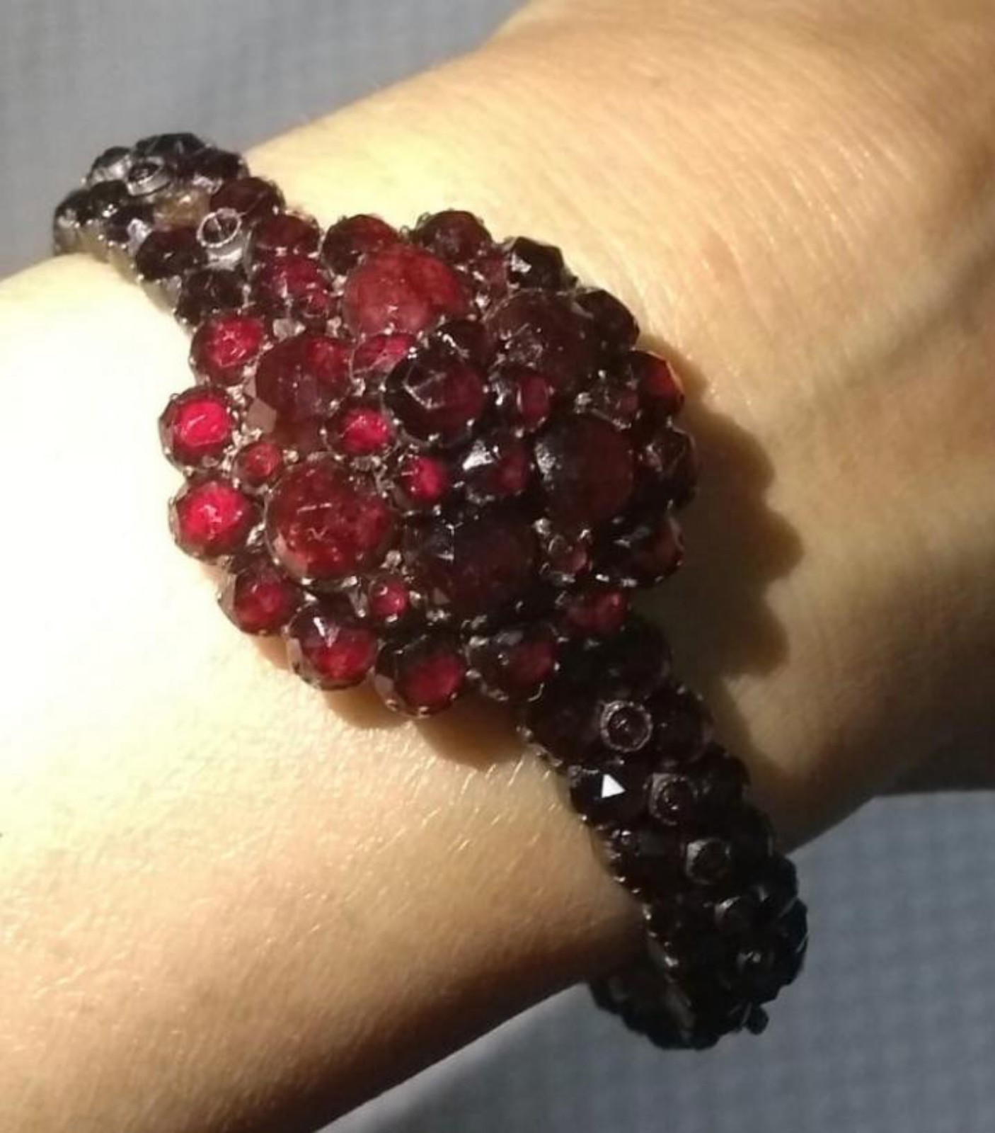 Pulseira estilo Império com rosetas de granada e prata (antigo... - foto 4 de 5