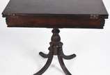 Mesa/console de madeira nobre com tampo dobráve... - Mesa/console de madeira nobre com tampo dobrável, base feitio balaústre terminando em 4 pernas recurvas.