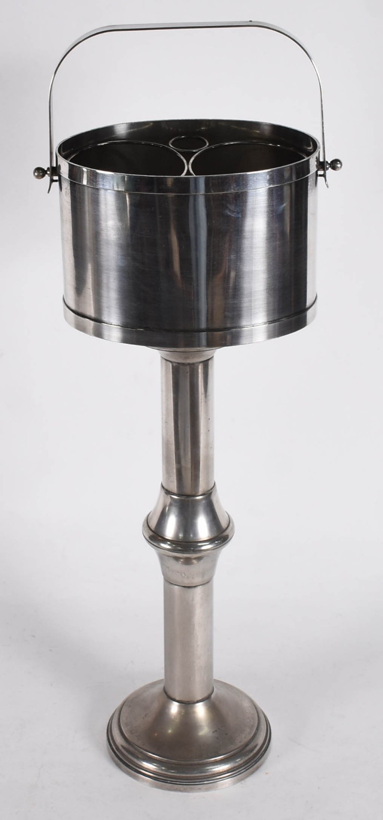 Wine cooler com pedestal de metal prateado (medida do suporte 63 cm e... - foto 2 de 3