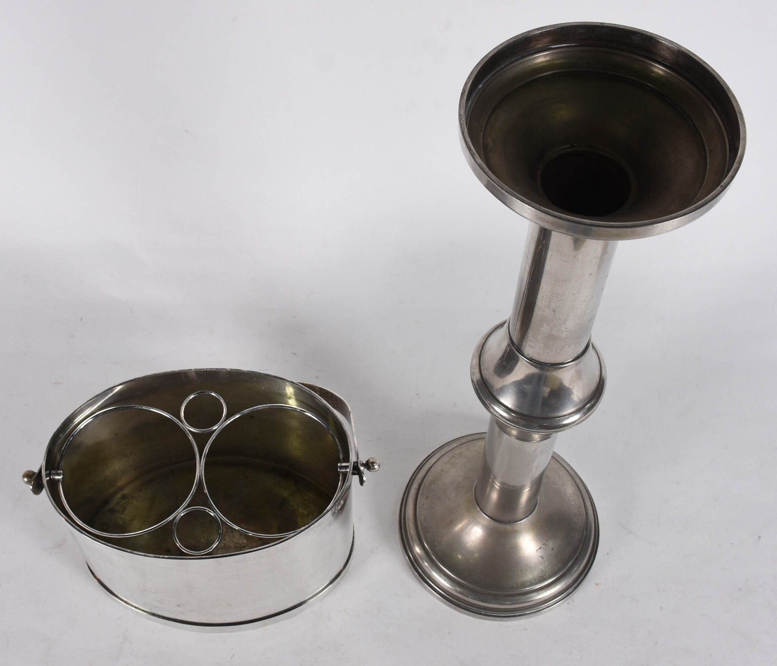 Wine cooler com pedestal de metal prateado (medida do suporte 63 cm e... - foto 3 de 3