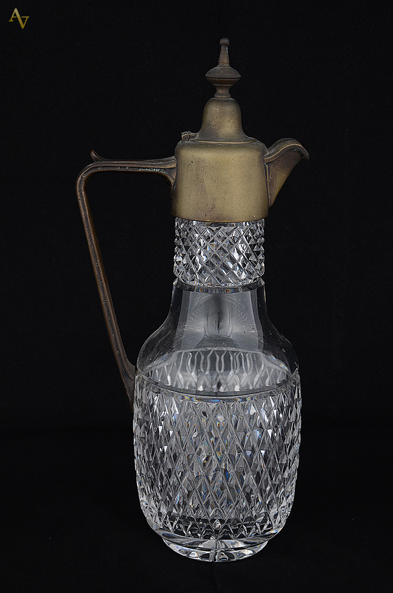 Jarra em grosso cristal europeu dita Claret- Jug com guarnições e...
