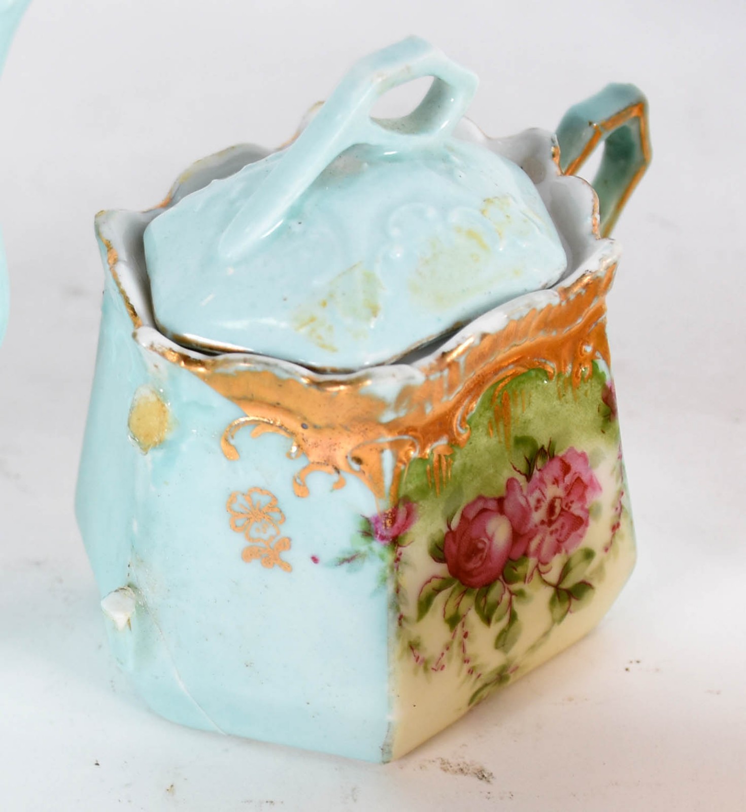 Diversas peças de porcelana, sendo: bule e açucareiro sem tampa; bule... - foto 3 de 6
