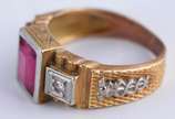 Anel de ouro 18 k com pedra vermelha, aro 12. - Anel de ouro 18 k com pedra vermelha, aro 12.