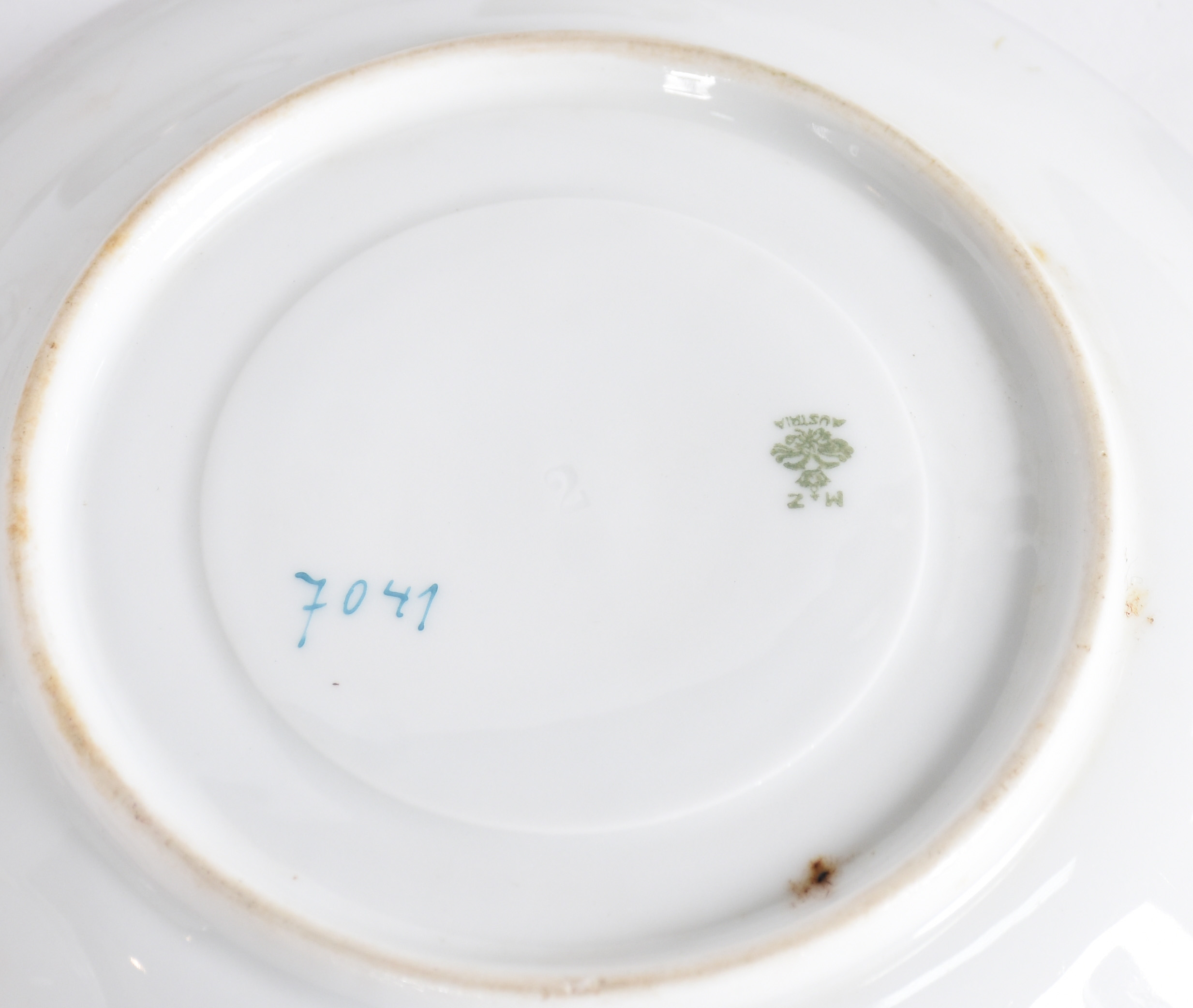 Seis xícaras com pires de porcelana austríaca. - foto 4 de 4