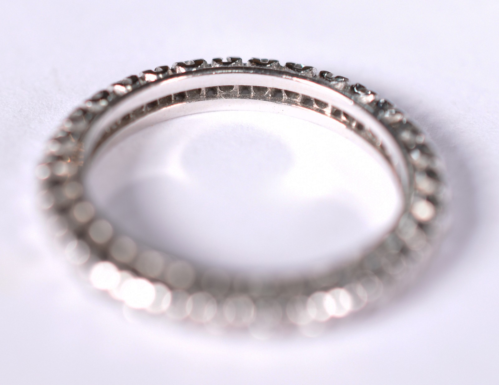 Anel de ouro branco com 30 brilhantes 0.02 ct cada. total 0.60 ct... - foto 3 de 3