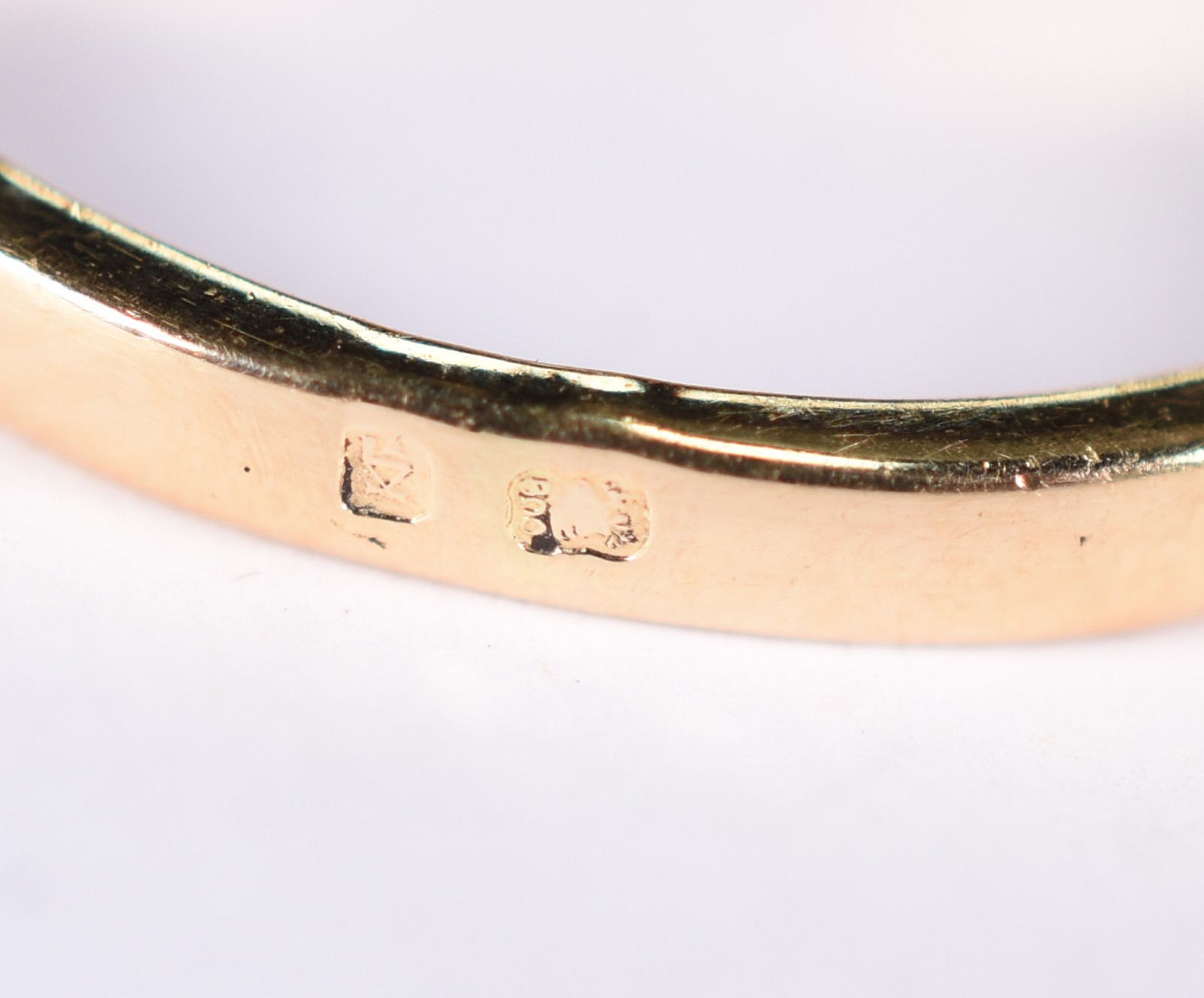 Anel de ouro amarelo 18 k com safiras brancas e pérola, aro 17 (Por... - foto 4 de 4