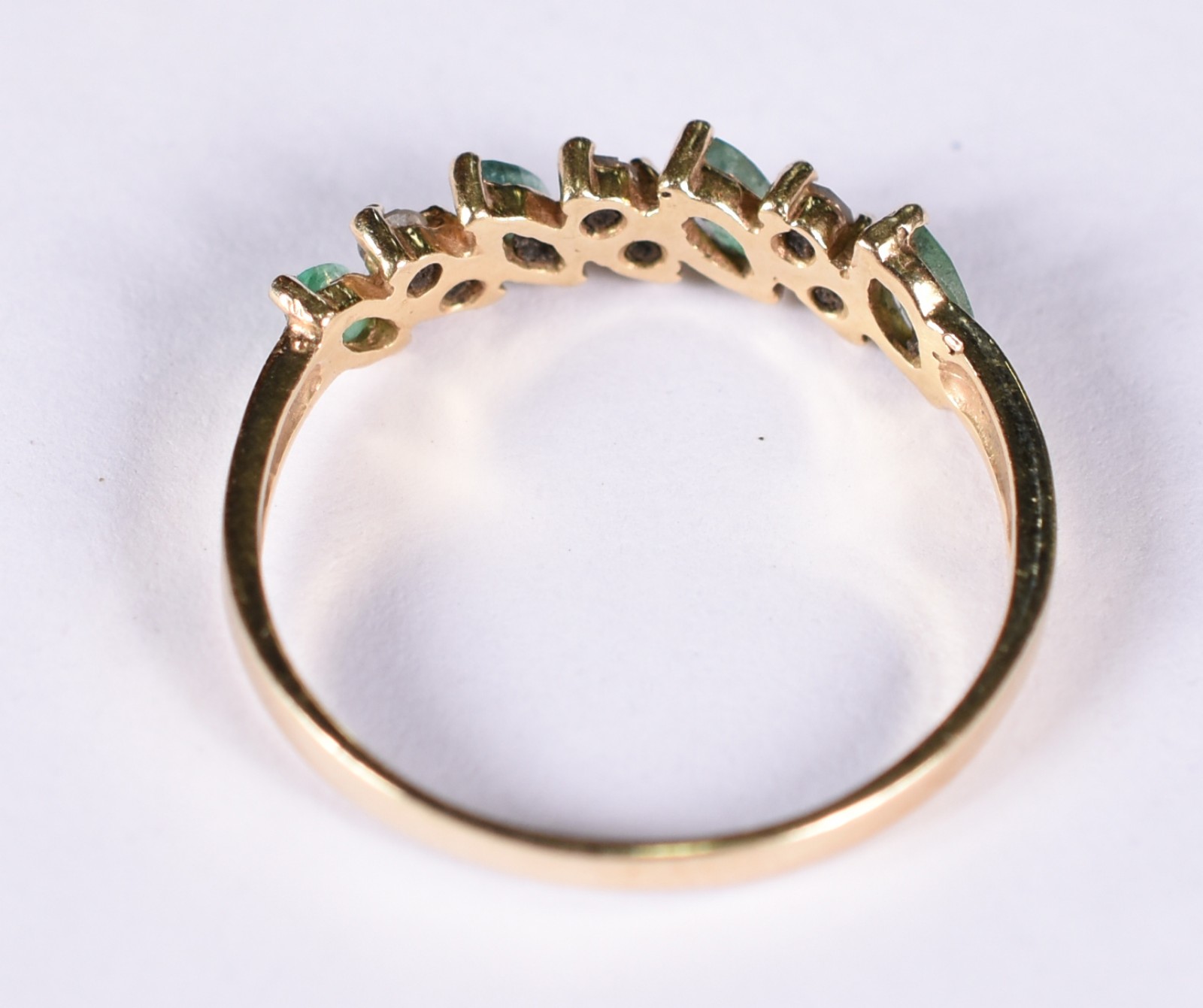 Anel de ouro amarelo 18 k com seis safiras brancas e quatro... - foto 3 de 3