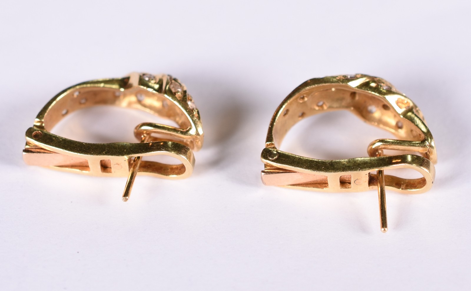 Par de brincos de ouro amarelo 18 k com trinta e seis brilhantes (Por... - foto 3 de 3