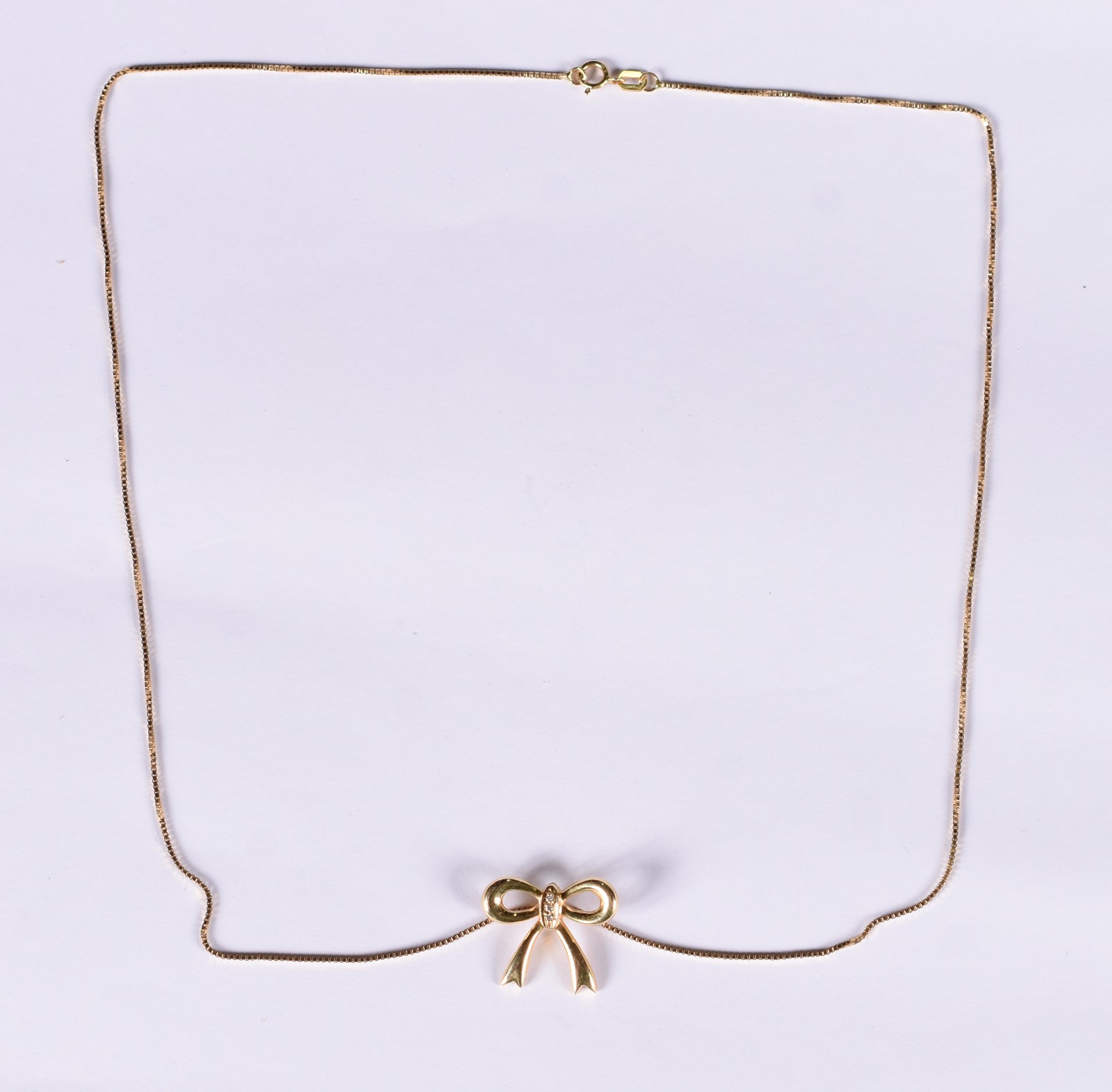 Gargantilha de ouro amarelo 18 k com pingente feitio laço (Por... - foto 2 de 4