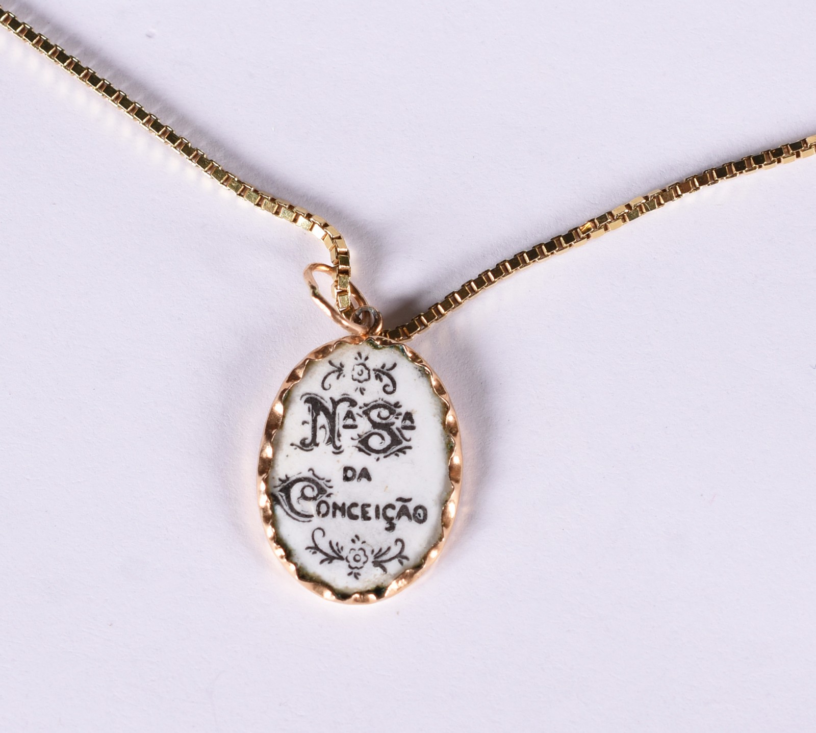 Gargantilha de ouro amarelo 18 k com medalha sacra (Por motivos de... - foto 1 de 4