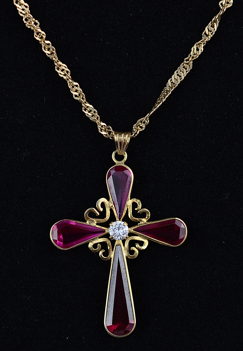Colar de ouro com pingente em forma de cruz e safiras - 6,2 g. - foto 1 de 2