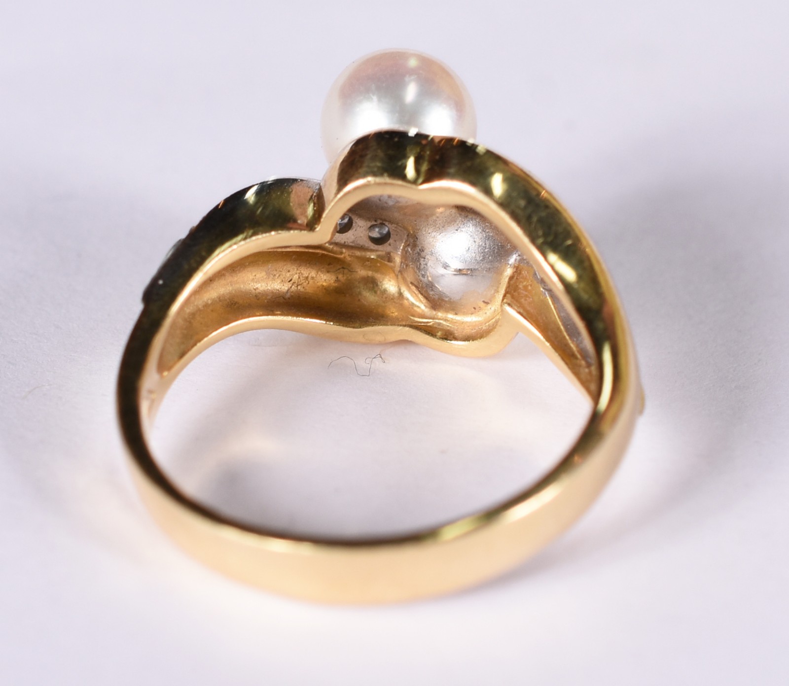 Anel de ouro amarelo 18 k com duas perolas e quatorze brilhantes. Aro... - foto 3 de 4