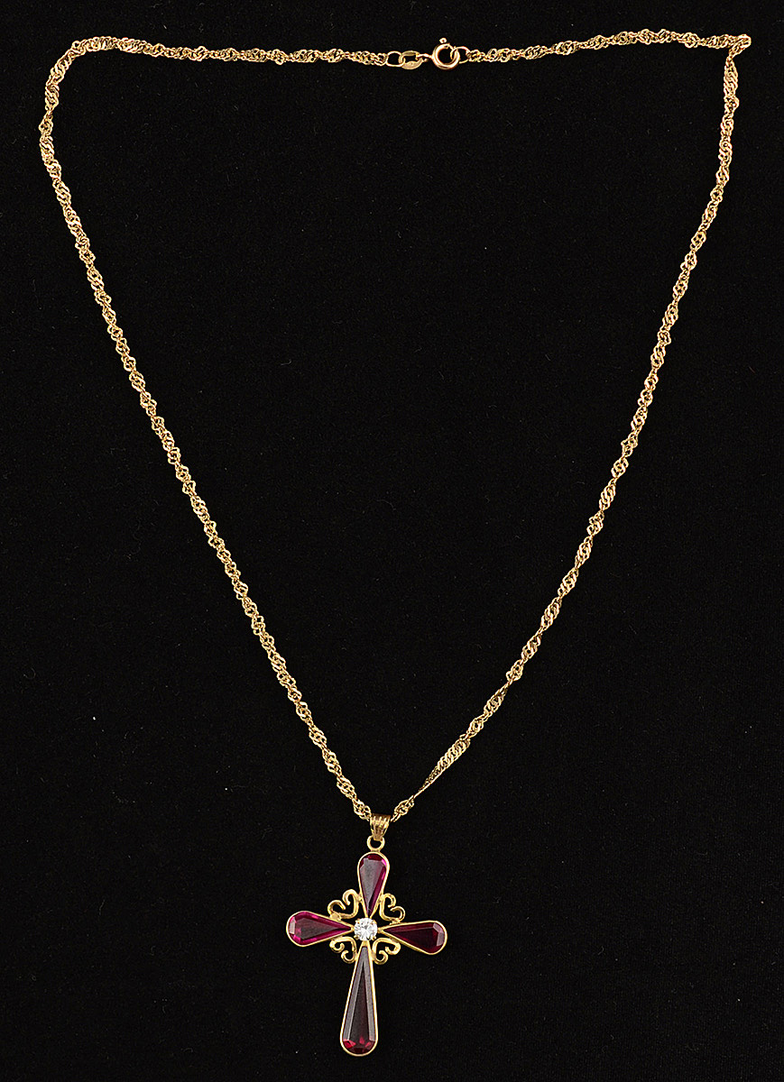 Colar de ouro com pingente em forma de cruz e safiras - 6,2 g. - foto 2 de 2