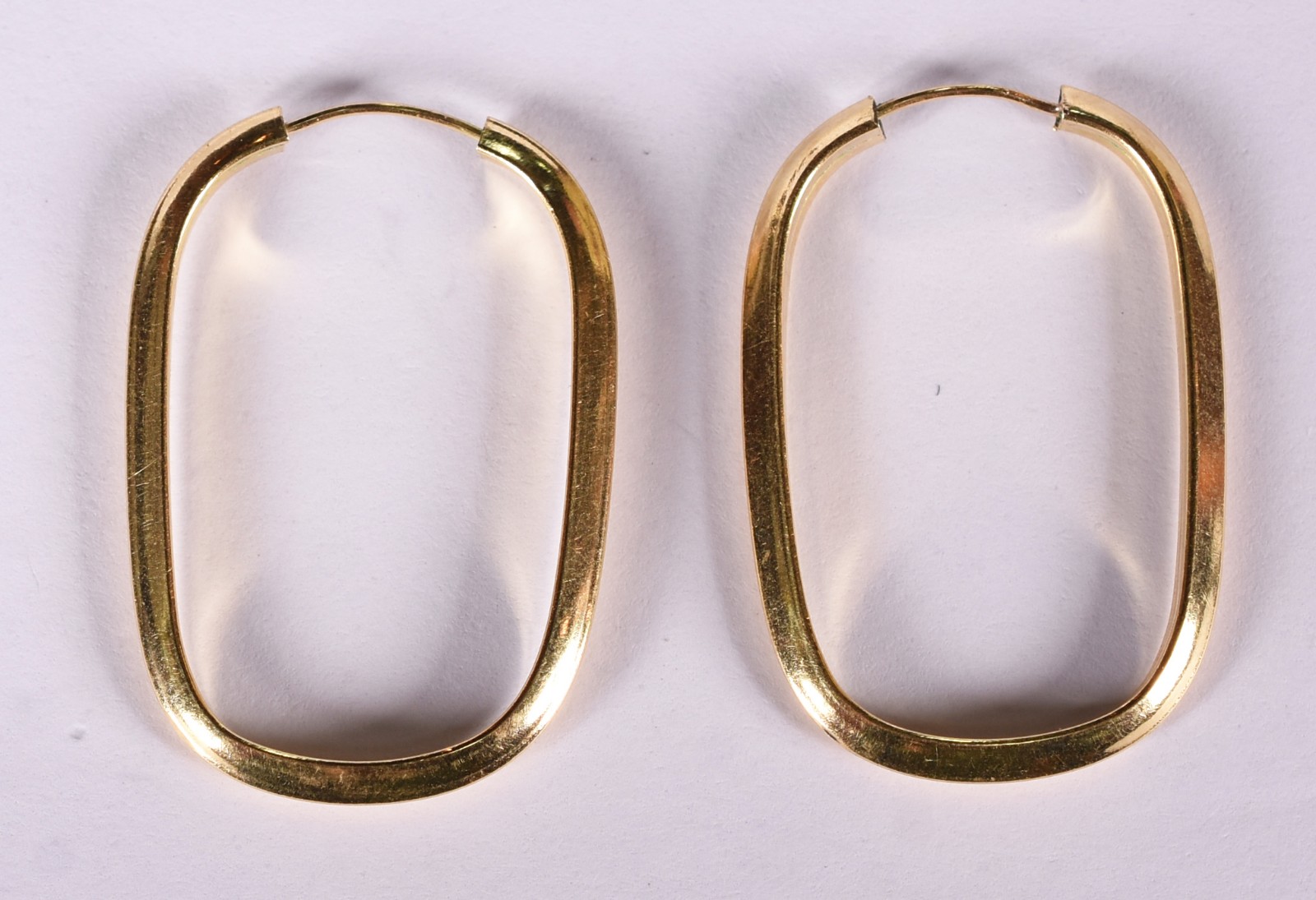 Par de brincos de ouro amarelo 18 k feitio oval (Por motivos de... - foto 1 de 3