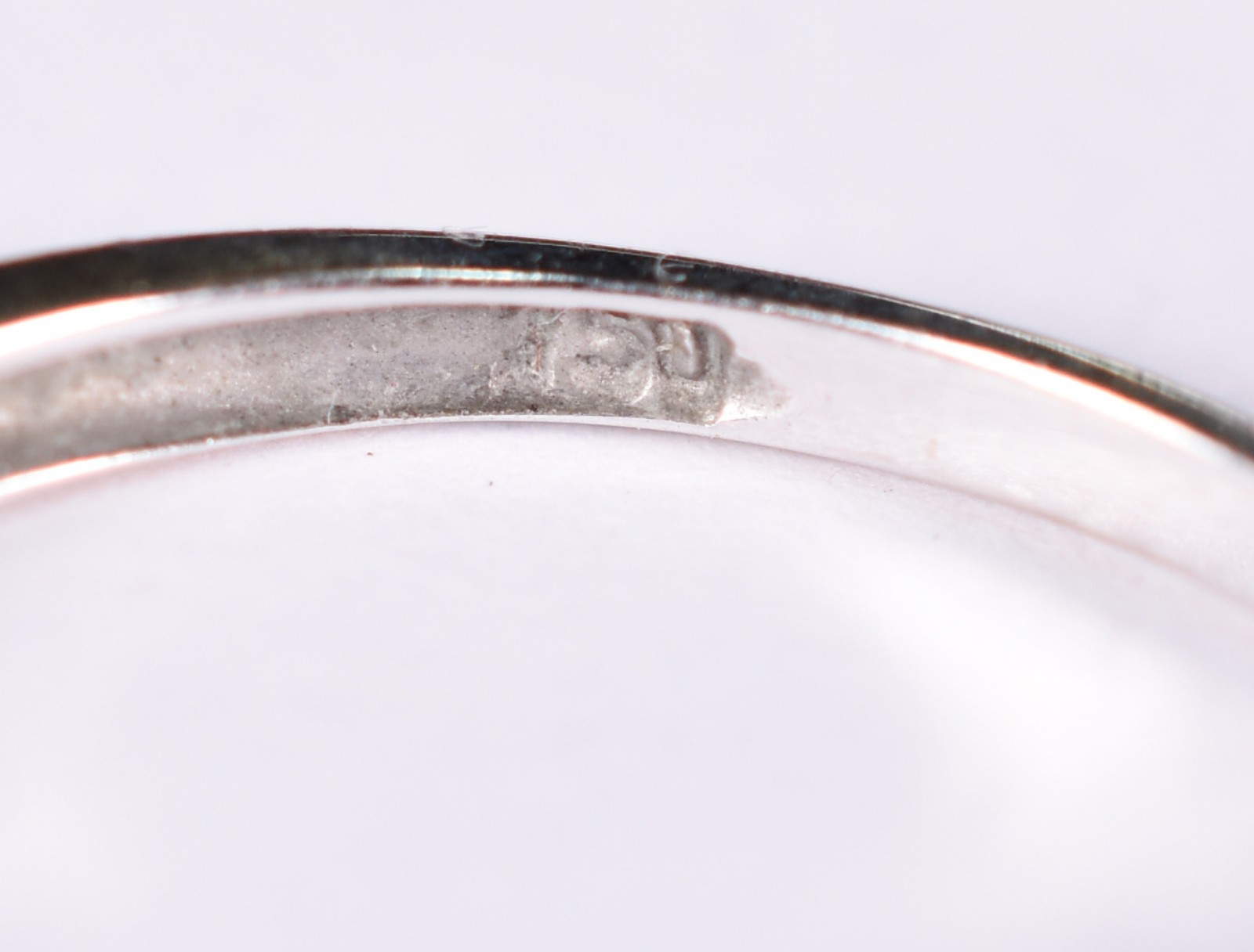 Anel de ouro branco com doze brilhantes de 0,02 ct.Total 0,24 ct. Aro... - foto 4 de 5