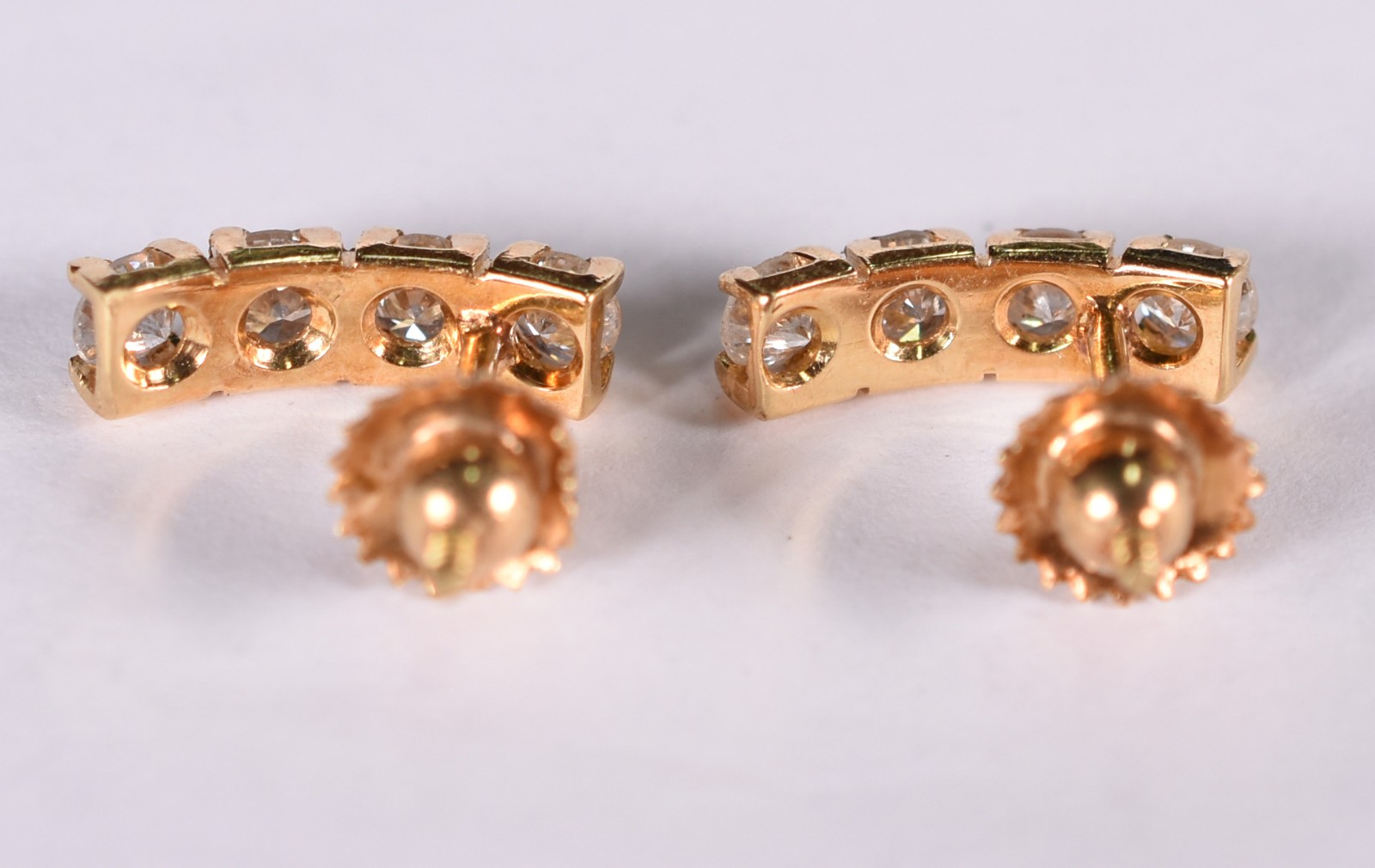 Par de brincos de ouro amarelo 18 k com oito brilhantes de 0,02 ct... - foto 3 de 3