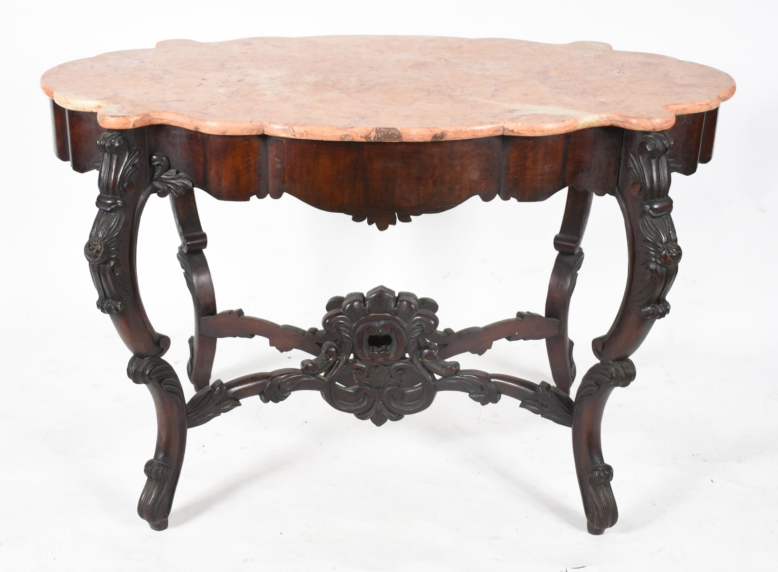 Mesa de apresentação de madeira nobre, saia recortada, pernas... - foto 1 de 7