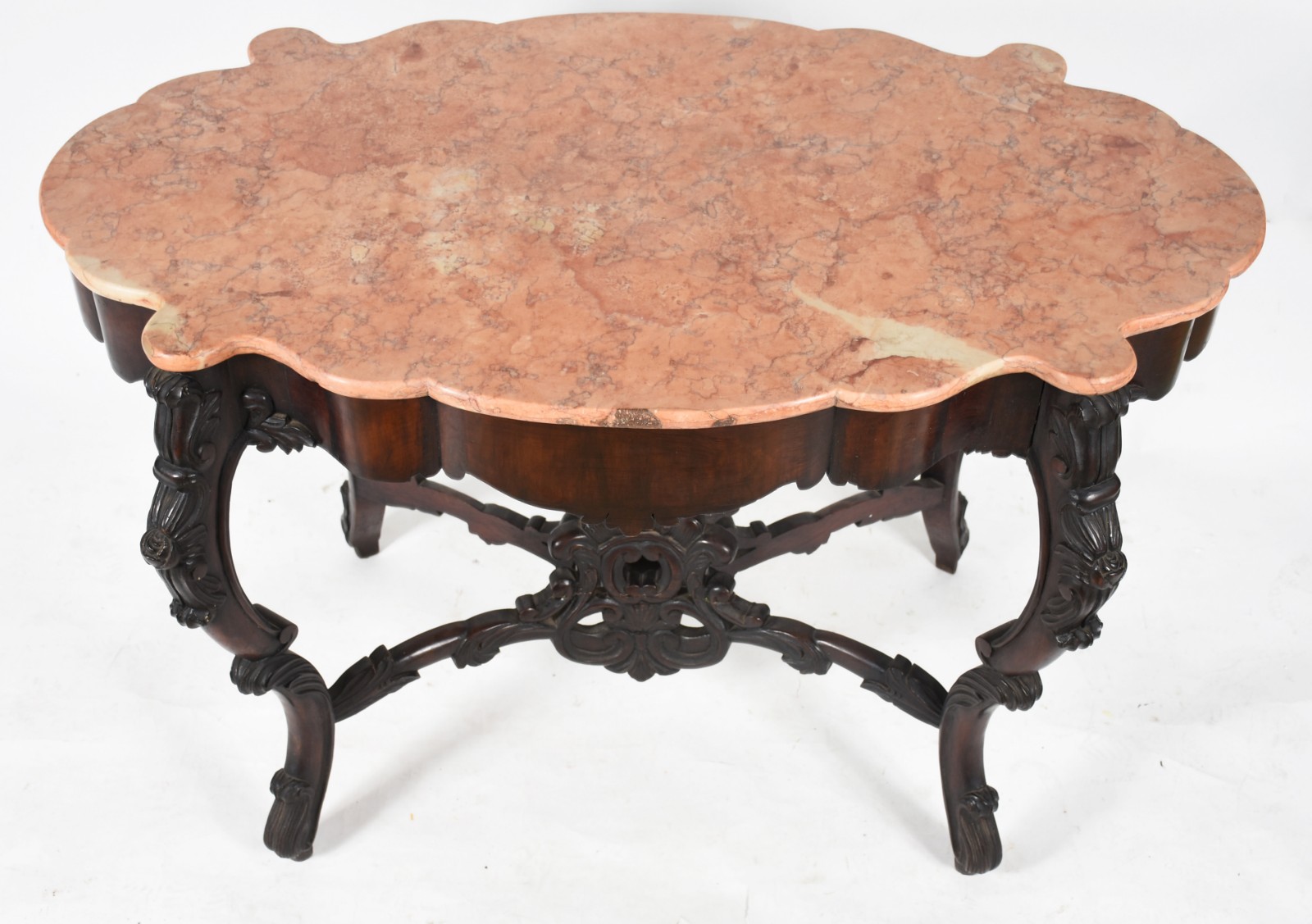 Mesa de apresentação de madeira nobre, saia recortada, pernas... - foto 2 de 7