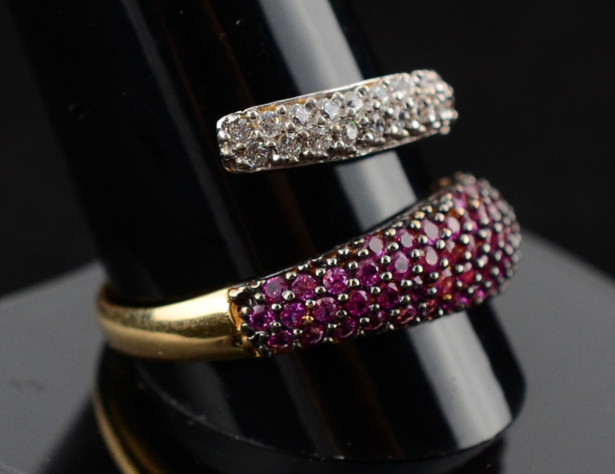 Anel de ouro 18 k com 1,40 de rubi e 0,75 ct de brilhantes - 2,9 g... - foto 1 de 3