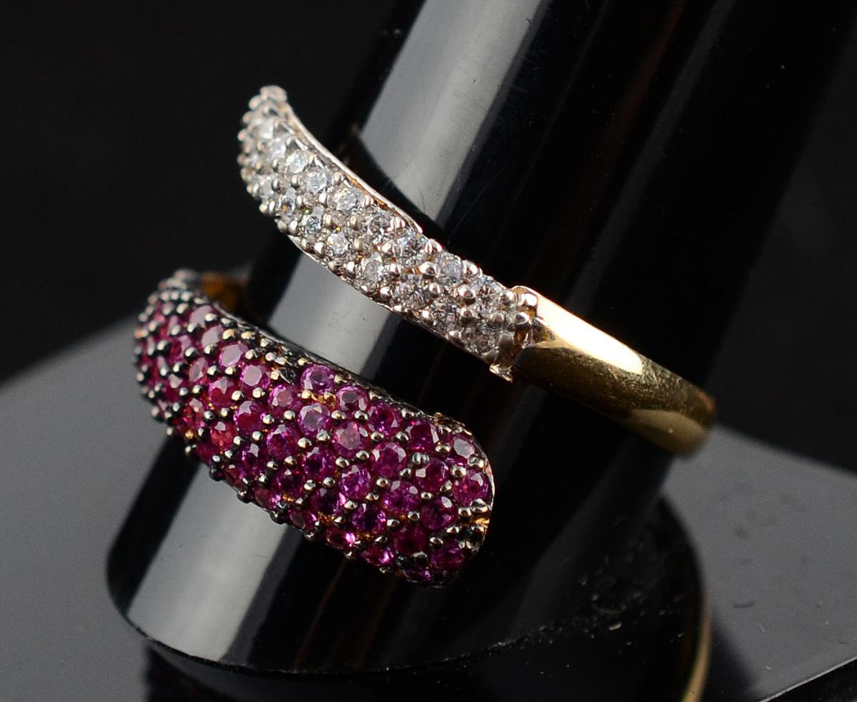 Anel de ouro 18 k com 1,40 de rubi e 0,75 ct de brilhantes - 2,9 g... - foto 2 de 3
