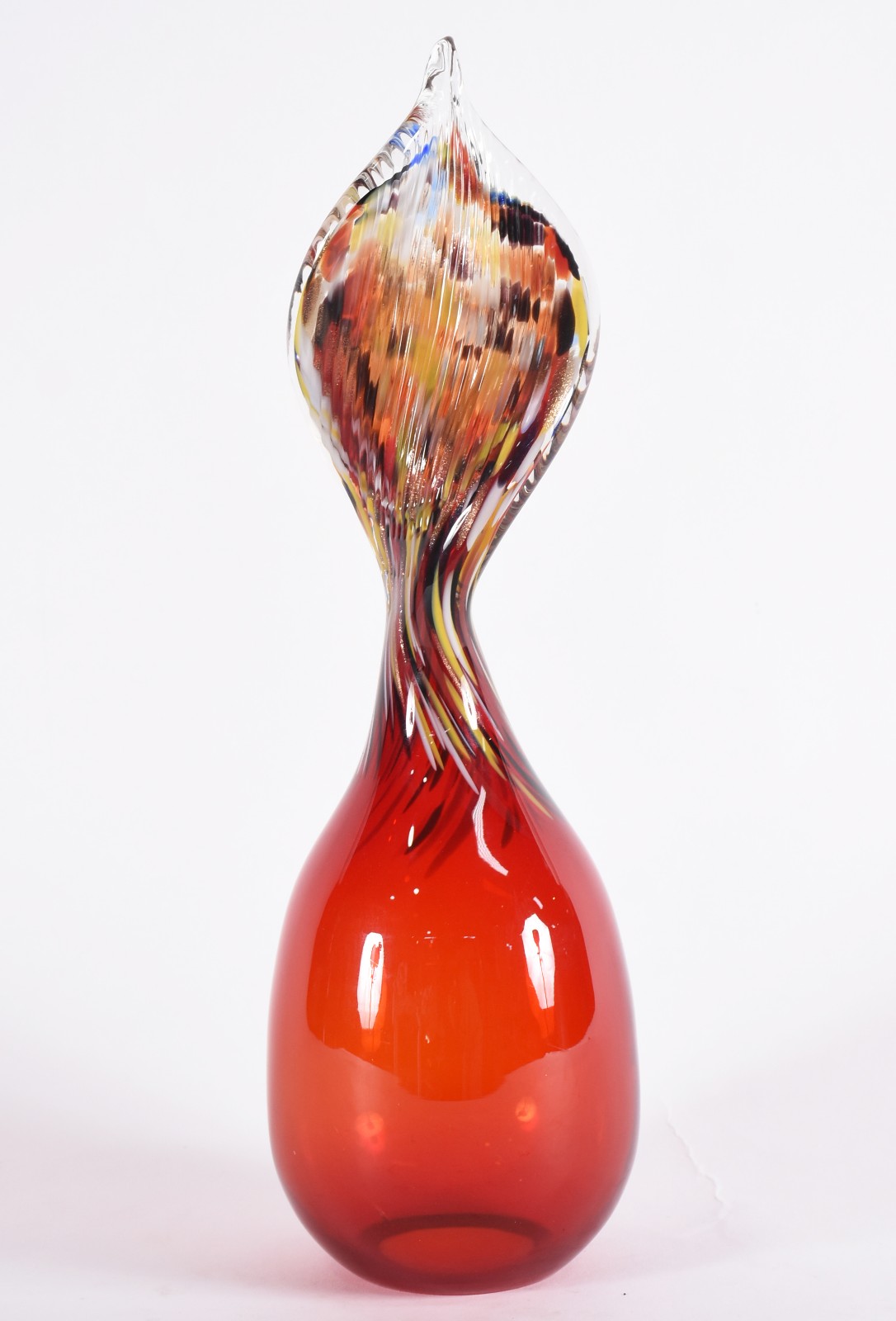 Vaso decorativo com bocal torcido na cor laranja e mesclas em... - foto 1 de 3
