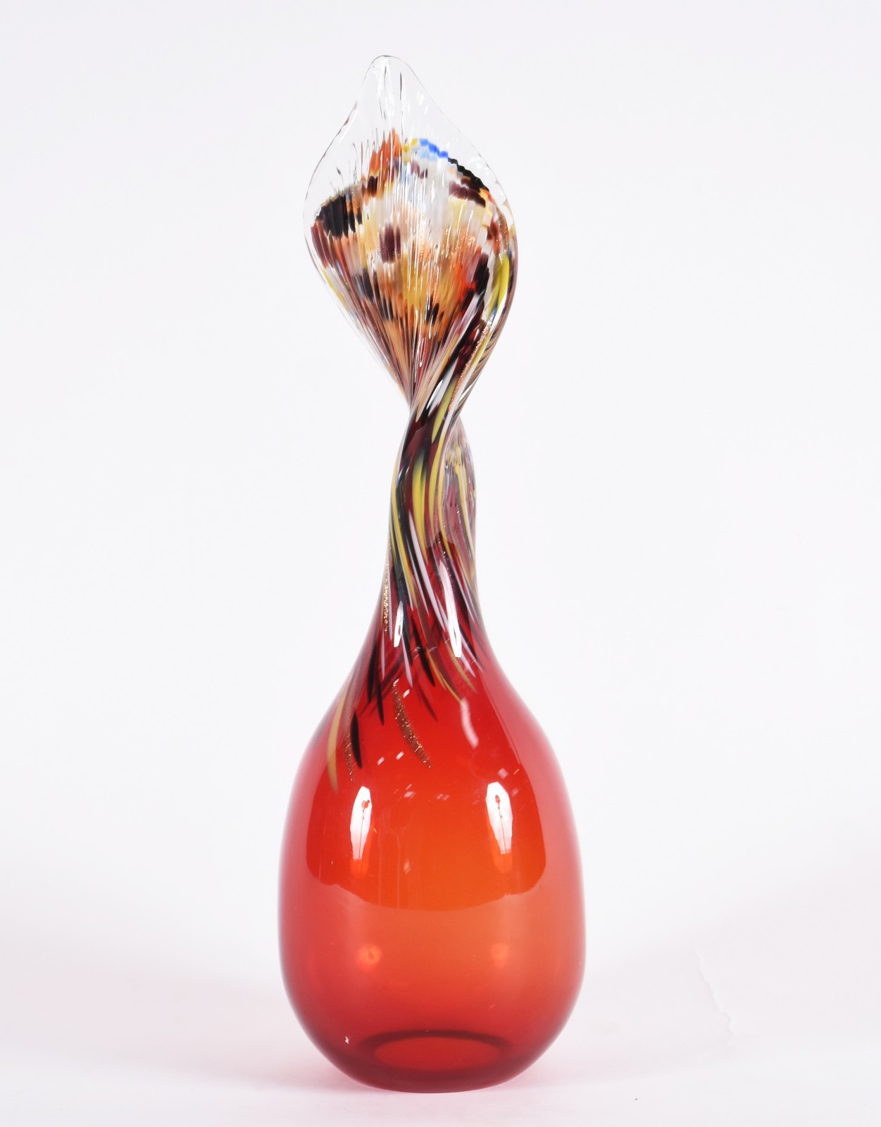 Vaso decorativo com bocal torcido na cor laranja e mesclas em... - foto 2 de 3