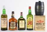 Cinco garrafas de whisky, sendo: Laphroaig 10 a... - Cinco garrafas de whisky, sendo: Laphroaig 10 anos;  Chivas Regal 12 anos; Buchanan's 12 anos, J & B; e Big "T".