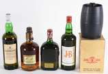 Cinco garrafas de whisky, sendo: Laphroaig 10 a... - Cinco garrafas de whisky, sendo: Laphroaig 10 anos;  Chivas Regal 12 anos; Buchanan's 12 anos, J & B; e Big "T".