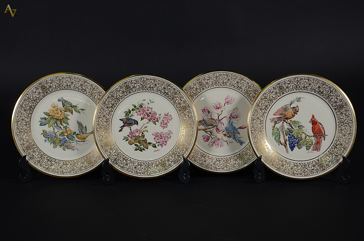 Conjunto com 4 pratos de porcelana americana pintados à mão com... - foto 1 de 2