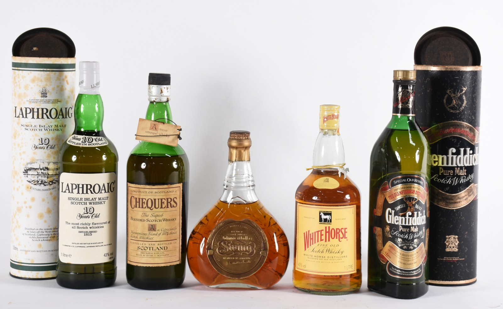 Cinco garrafas de whisky, sendo: Swing, White Horse, Chequers... - foto 1 de 4