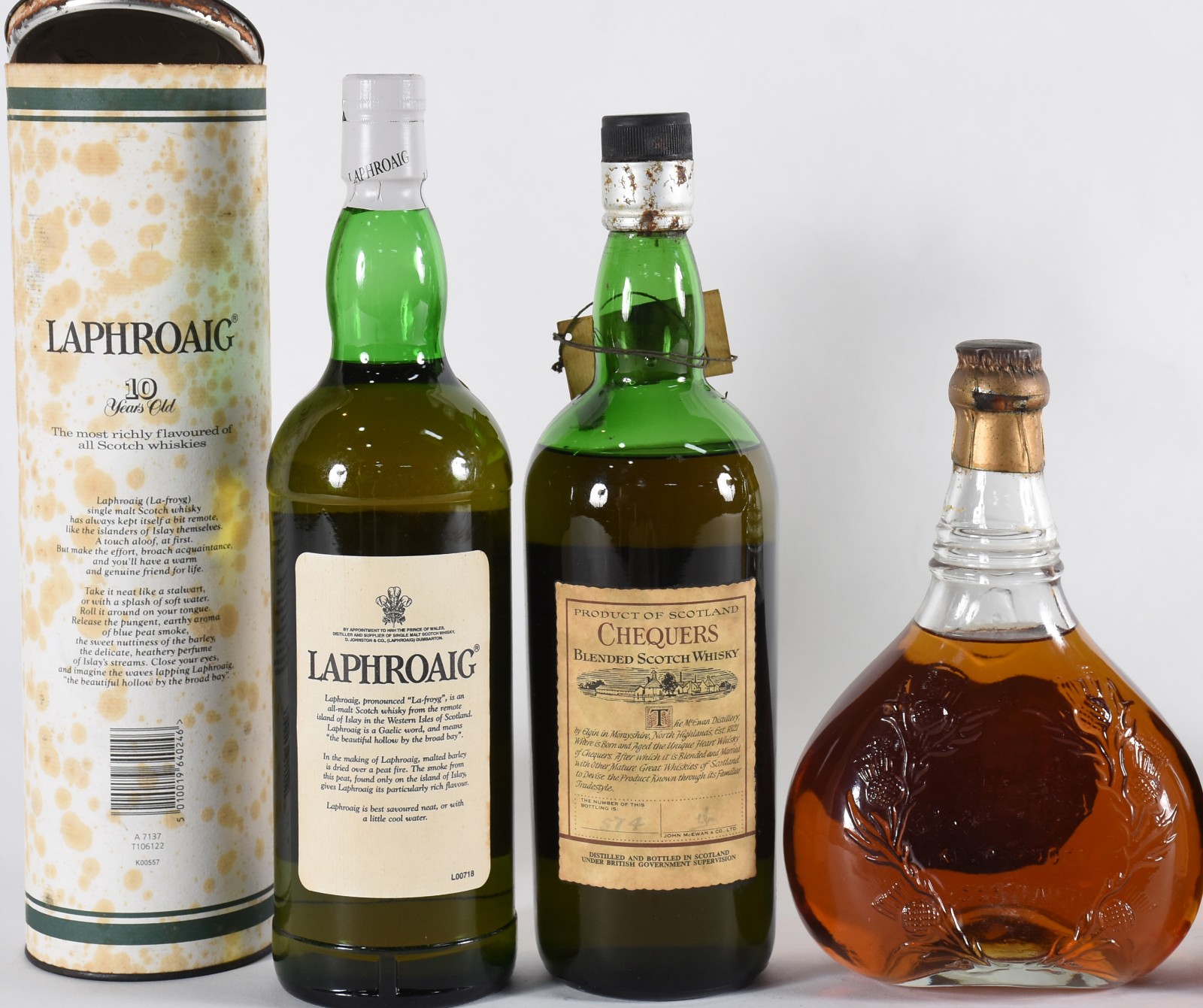 Cinco garrafas de whisky, sendo: Swing, White Horse, Chequers... - foto 4 de 4