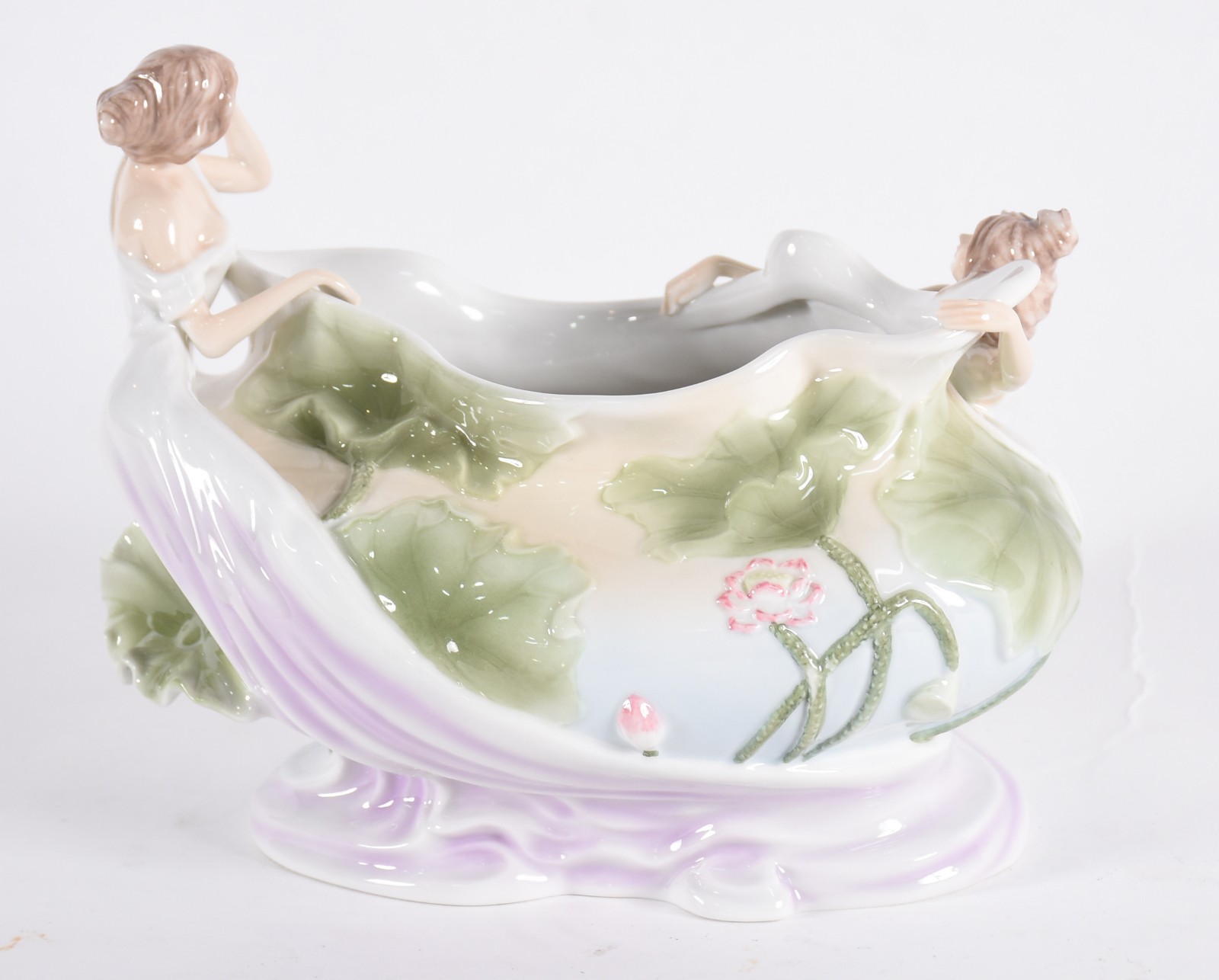 Bowl de porcelana policromada com duas figuras femininas nas... - foto 3 de 4