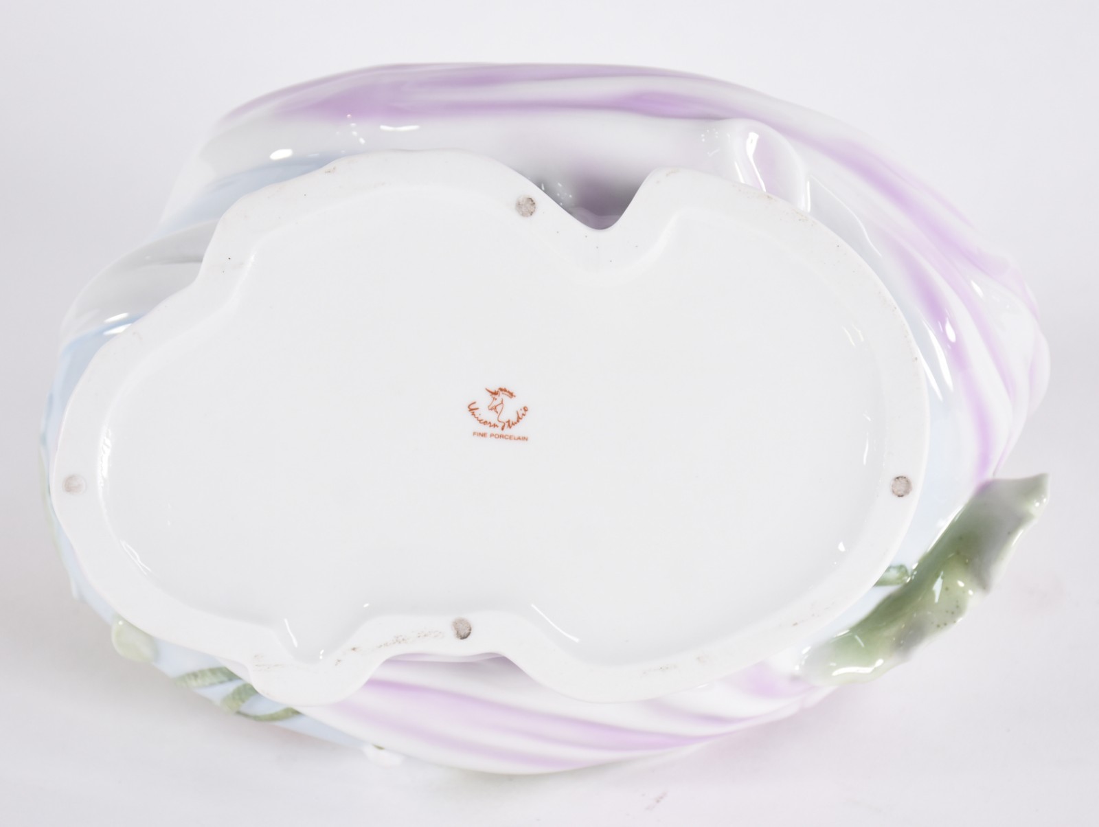 Bowl de porcelana policromada com duas figuras femininas nas... - foto 4 de 4