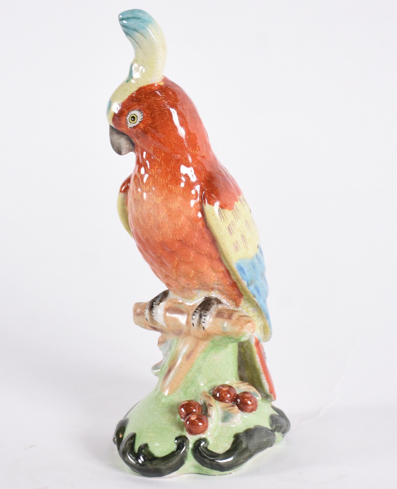 Estatueta de porcelana policromada representando cacatua. - foto 2 de 4