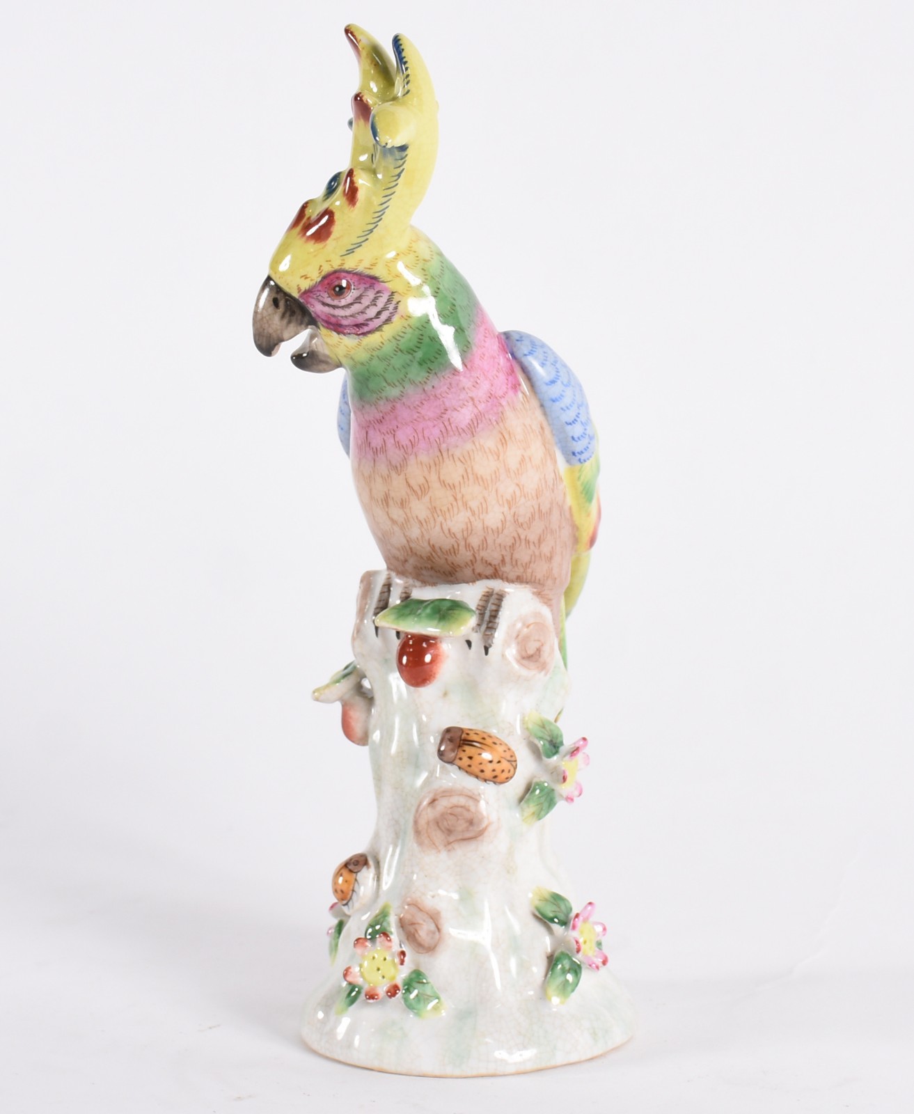 Estatueta de porcelana policromada representando cacatua. - foto 1 de 4