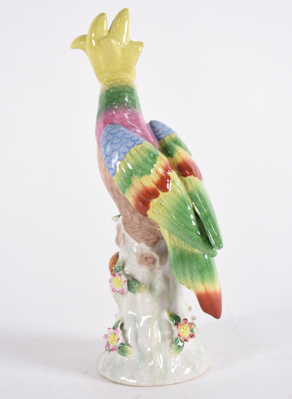 Estatueta de porcelana policromada representando cacatua. - foto 3 de 4
