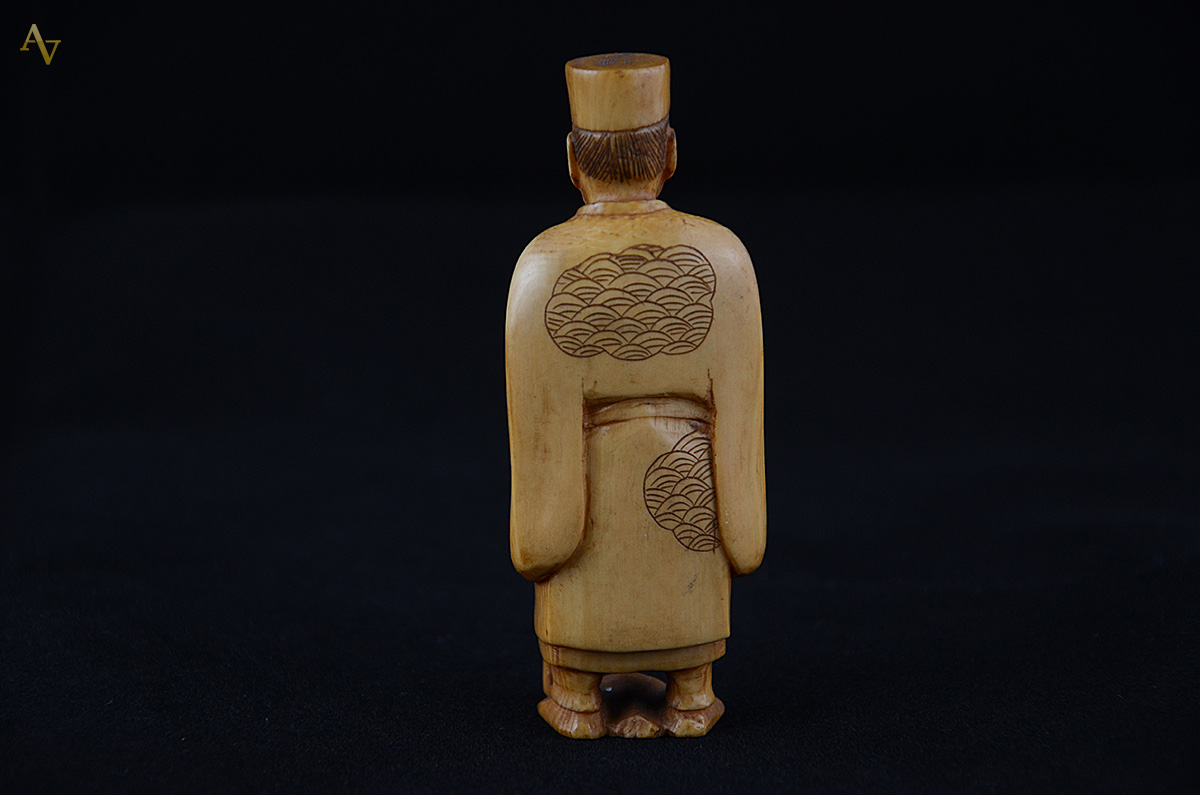 Antiga escultura de marfim Meiji. Altura 9,5 cm. - foto 2 de 2