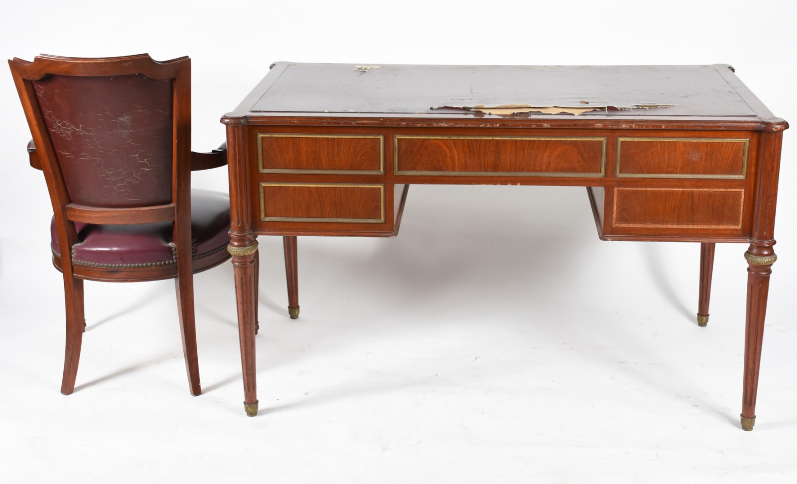 Mesa de escritório de madeira nobre, estilo ingles, cinco gavetas e... - foto 8 de 9