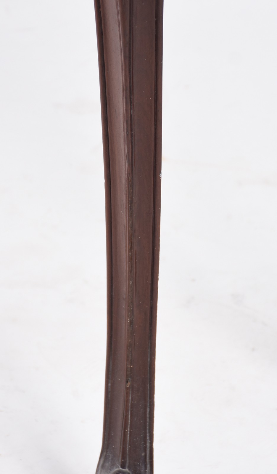 Elegante console de madeira nobre com detalhes entalhados e tampo de... - foto 4 de 4