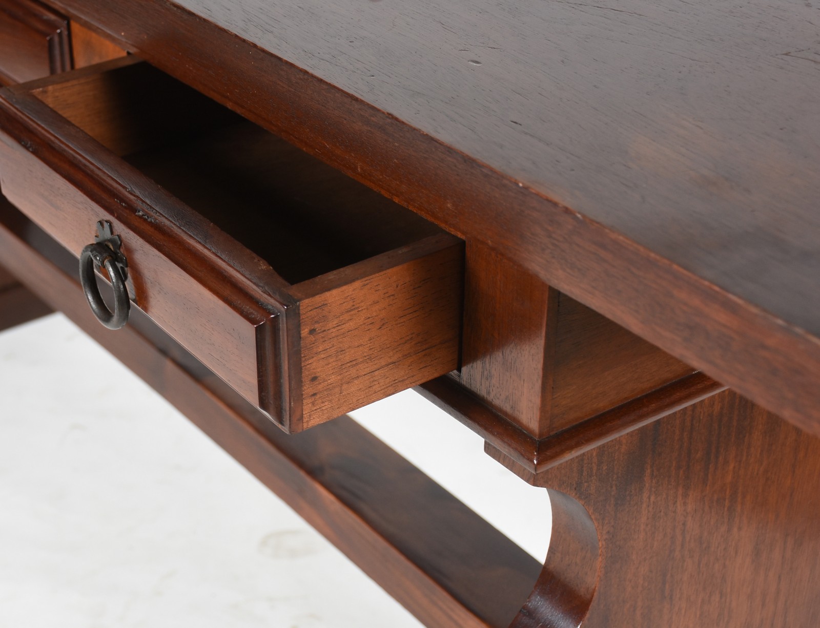 Console de madeira nobre com 3 gavetas, estilo colonial brasileiro. - foto 4 de 5
