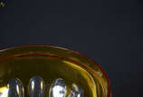 Fruteira em cristal Baccarat doublé amarelo, pé... - Fruteira em cristal Baccarat doublé amarelo, pé alto. Altura 17,5 cm e diâmetro 14 cm (borda com bicado).
